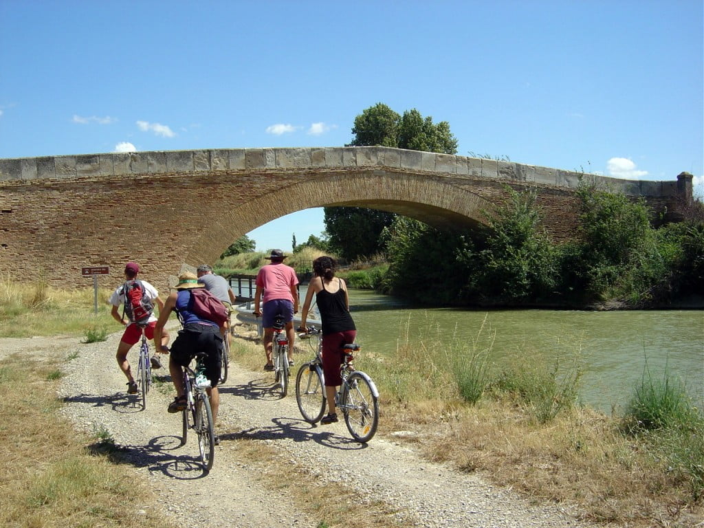 Cicloturismo en el Canal Imperial de Aragón a su paso por la Comarca Ribera Alta del Ebro