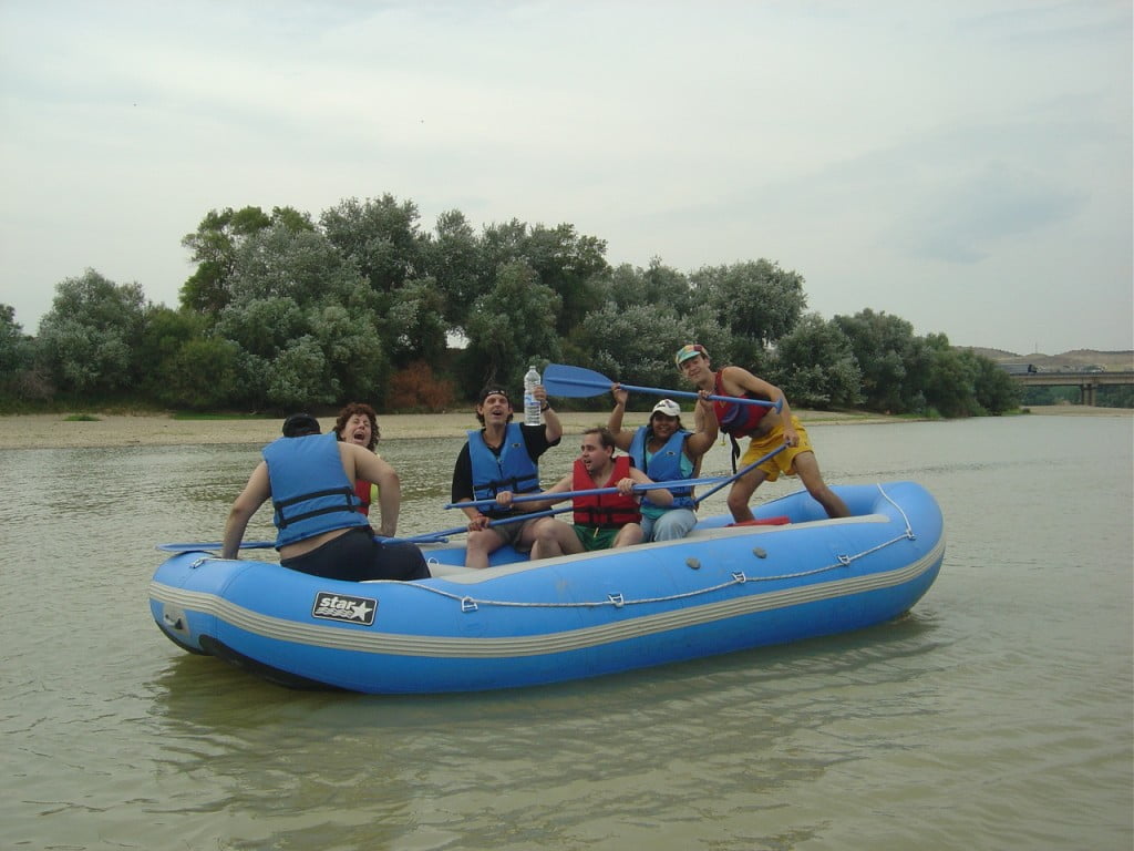 Actividad con disminuídos psíquicos en raft por el Ebro