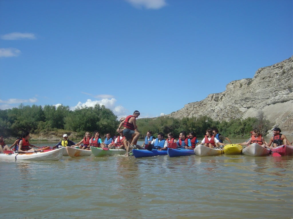 Adaptamos nuestras actividades en piragua-kayak o raft a las preferencias de cada grupo